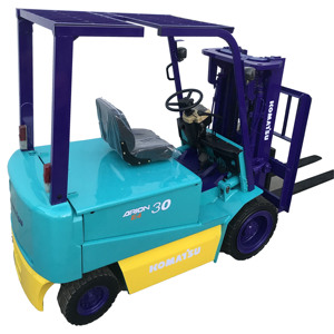 Montacargas Eléctrico Komatsu Usado de 3 Toneladas, Batería de Iones de Litio, Mástil de Tres Etapas, Montacargas Portátil para Construcción, Entrega Rápida - Product Image 1