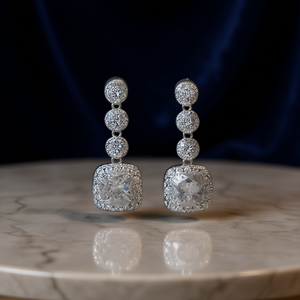 Orecchini Pendenti in Oro Bianco Argento 925 con Cristalli e Strass, Montatura a Castone, Design Geometrico Classico, Gioielli da Donna per Matrimonio - Product Image 2