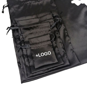 Sac d'emballage cosmétique de luxe personnalisé en satin avec cordon de serrage pour perruques, rangement anti-poussière, bijoux et sacs cadeaux en satin - Product Image 1