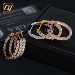 Boucles d'oreilles créoles classiques en moissanite plaquées or, taille brillant rond, sertissage en canal, luxe, pour femme, usage quotidien - Product Image 5