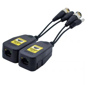Vente en gros 300 mètres 8MP 2 en 1 vidéo + alimentation CCTV vidéo Balun <span class=keywords><strong>BNC</strong></span> convertisseur <span class=keywords><strong>Rj45</strong></span> transmetteur à paire torsadée pour système de caméra IP - Product Image 1