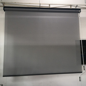 Store enrouleur d'extérieur de style moderne, coupe-vent, câble en acier inoxydable, manivelle de contrôle antirouille, fabriqué en usine pour le jardin intégré - Product Image 1