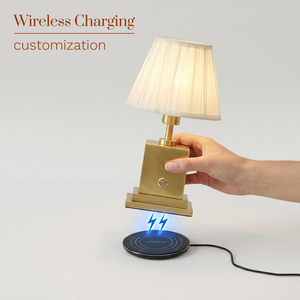 Lampada da Tavolo Quadrata Ricaricabile dal Design <span class=keywords><strong>Classico</strong></span>, Base Touch USB, <span class=keywords><strong>Paralume</strong></span> in Tessuto Personalizzato per Illuminazione e Arredo di Hotel e Ristoranti - Product Image 5
