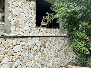 Piedra natural aleatoria de campo, granito gris-amarillo oxidado, piedra cultural para revestimiento de paredes exteriores, muros de contención, jardineras y paisajismo. - Product Image 6