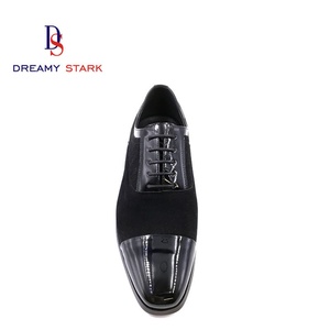 Chaussures habillées en cuir véritable italien faites à la main, en daim de vache noir brillant, confortables, de haute qualité, pour l'automne, avec logo personnalisé - Product Image 2