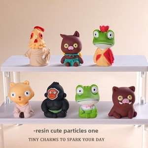 Nueva Figura Decorativa de Resina Creativa y Moderna para Coche, Oficina o Escritorio, Adorno Lindo de Duende Pequeño de la Montaña Langlang - Product Image 2