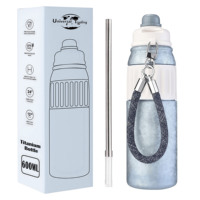 Bouteille isolée sous vide anti-fuite à double paroi en titane médical personnalisé de 600ml Paille pop-up antibactérienne de voyage sans BPA de 20oz