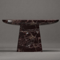 Table console en marbre veiné rouge foncé, plateau ovale arrondi, piétement trapézoïdal unique, table de luxe pour entrée et couloir, maison de rêve