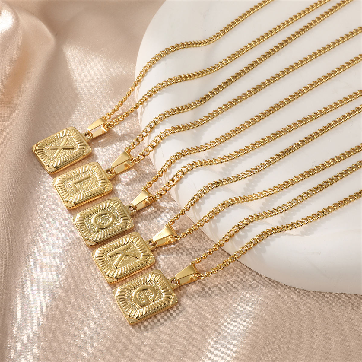 Chic Design Stainless Steel Gold Color Tarnish Free Initial Pendant  Necklace Custom Letter a to Z Necklace