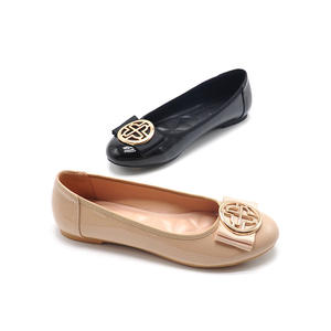<span class=keywords><strong>Ballerine</strong></span> nere da donna con decorazione geometrica in metallo in pelle lucida morbida fodera interna scarpe <span class=keywords><strong>a</strong></span> <span class=keywords><strong>punta</strong></span> con tacco basso per l'estate - Product Image 4