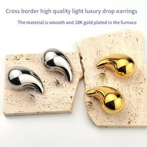 All'ingrosso <span class=keywords><strong>Bottega</strong></span> Designer di gioielli di moda da donna in acciaio inossidabile orecchini a cerchio a goccia placcato in oro con borchie a goccia - Product Image 5