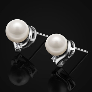 Orecchini a perno semplici effetto perla da donna, eleganti per l'uso quotidiano, gioielli alla moda per le orecchie - Product Image 4