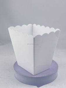 Contenedores de Palomitas de Maíz Grandes de Plástico con Tapa Abierta, Reutilizables, Rojos y Blancos, para Noches de Cine y Fiestas, Contenedores de Plástico Festoneados - Product Image 5