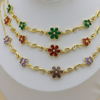Collier tendance pour femme en cuivre plaqué or 18 carats avec chaînes florales style plante, pétales épanouis et zircon coloré