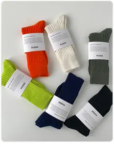 Streetwear vente en gros chaussettes chaudes d'hiver pour hommes, chaussettes classiques côtelées du genou à la cheville