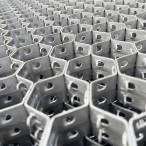 SS316L 확장 용접 스테인레스 스틸 와이어 육각 금속 메쉬 25mm 깊이 화학 반응기 내화 라이닝에 대한 높은 용접성 - Product Image 1