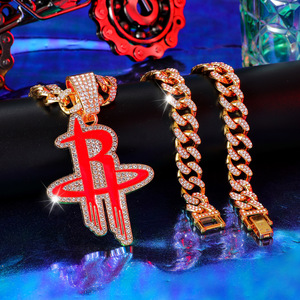 Collier initial rouge, pendentif alphabet serti <span class=keywords><strong>de</strong></span> pierres, bijou hip-hop unisexe, chaîne <span class=keywords><strong>de</strong></span> luxe avec lettre - Product Image 3