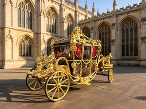 Electric European Royal Carriage Wedding Sightseeing <b>Coach</b> - Product Image 4