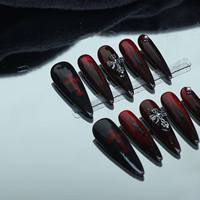 Uñas artificiales hechas a mano, Ojo de gato rojo Cruz tridimensional pintada a mano, fábrica reutilizable de alta calidad al por mayor.