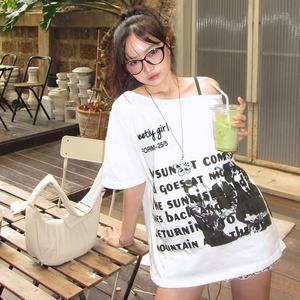 Haut d'été à manches courtes en coton imprimé tricoté éco-responsable, coupe ample, style décontracté streetwear, épaules dénudées pour femme - Product Image 1