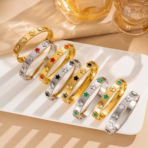 Donne di design alla moda 18K placcato oro in acciaio inox cinque fiori trifoglio braccialetti braccialetto all'ingrosso - Product Image 1