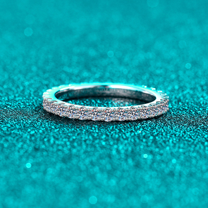 แหวนเงินแท้ S925 ชุบโรเดียม ประดับเพชรโมอิสซาไนต์ทรง D VVS1 GRA แบบคลัสเตอร์ ดีไซน์เรียบหรู ประดับเพชรแบบพาเว่ วงแหวนแต่งงานทรงเรเดียนท์ อีเทอร์นิตี้ - Product Image 6