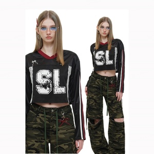 เสื้อเจอร์ซีย์คอวีปักลายสไตล์อเมริกันย้อนยุคสำหรับผู้หญิง รุ่น 24/25 เสื้อครอปท็อปสำหรับกีฬาเบสบอล ฟุตบอล สำหรับฤดูร้อน - Product Image 1