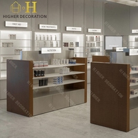 Étagères de pharmacie en bois de style minimaliste moderne européen et américain, design pour pharmacie, en vente, comptoir d'exposition pour dispensaire