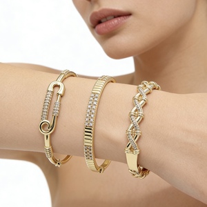Nouveau bracelet jonc empilable plaqué or 18 carats pour femmes |   Conception de fermoir à broche incrusté de cristaux |   <span class=keywords><strong>Bijoux</strong></span> de <span class=keywords><strong>mode</strong></span> de luxe en gros - Product Image 6