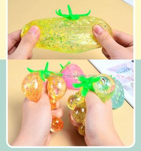 ของเล่นบีบอัดรูปสตรอว์เบอร์รี่ Aurora Sequin TPR มอลโทส ของเล่นบีบคลายเครียด ช่วยลดความวิตกกังวล - Product Image 3