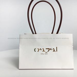 Sac en papier artisanal de luxe pour kit de nettoyage de bijoux avec impression personnalisée de guide d'entretien sur feuille métallisée – Un cadeau de valeur ajoutée pour les détaillants de bijoux - Product Image 2