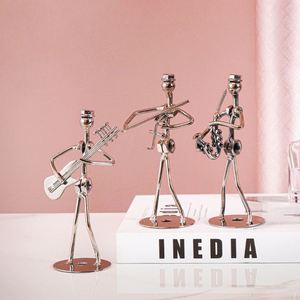 Figurine en fer forgé de guitariste, décoration musicale artisanale en métal pour cadeau d'anniversaire - Product Image 1