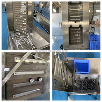 Machine de bouchage automatique polyvalente adaptée à diverses bouteilles en verre rondes et à des contenants à large ouverture