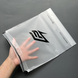 Sac à cordon personnalisé en CPE mat avec logo imprimé, pochette à cordon en plastique givré pour l'emballage de vêtements et de chaussures - Product Image 3