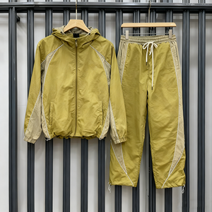 Производители одежды на заказ: спортивный костюм из нейлона с ветровкой на молнии и брюками в стиле пэчворк - Product Image 2