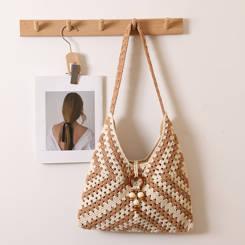 Fil de coton granny square café en forme de V