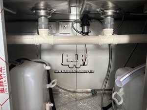 Remorque alimentaire mobile en acier inoxydable, fibre de verre et aluminium avec cuisine à vendre - Petite taille pour service de hot-dogs et frites - Product Image 2