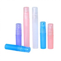 Vente en gros de flacons de parfum vides en plastique de luxe de 5 ml, boîtes, mini atomiseurs de voyage, brume fine, bouchon blanc, impression sérigraphique
