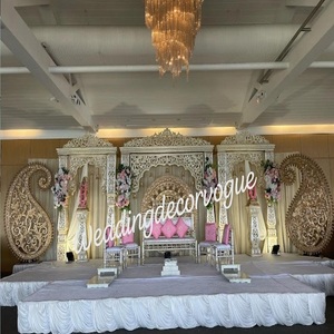 Vente en gros de chaises Mandap traditionnelles et élégantes pour cérémonie d'ouverture de mariage, style debout de grande taille pour une décoration élégante de fête et d'événement - Product Image 1