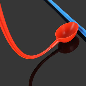 Cuchara de plástico azul para cebo, herramienta de pesca de 45 cm de largo para alimentar y lanzar, con diseño integrado para un uso fácil - Product Image 4