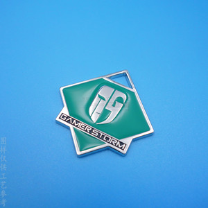 Badge métallique personnalisé de forme irrégulière, en alliage de zinc nickelé brillant, avec logo Gamer Storm et impression personnalisée - Product Image 2