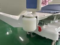 Lit d'hôpital hydraulique réglable avec télécommande et matelas pour usage en clinique et en salle de soins