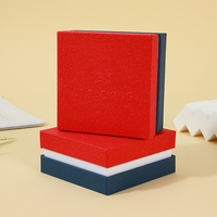 Boîte de présentation pour collier, boucles d'oreilles et bague Becan avec couvercle carré, bordure blanche et base marine pour les commandes en gros des fabricants