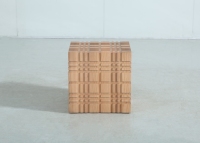 Machine de table d'angle de couleur naturelle en bois massif de chêne et bouleau avec table d'appoint concave-convexe croisée pour maisons d'appartement d'hôtel