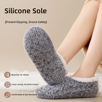 Chaussettes de nuit en polaire corail tricotées épaisses antidérapantes doublées au-dessus du genou pour femme, idéales pour l'automne/hiver et la période post-partum à la maison