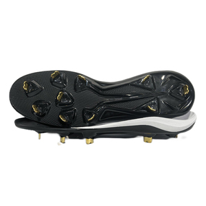 are metal cleats allowed in professional soccer