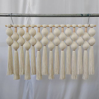 Décoration murale en macramé tressé en ivoire minimaliste moderne pour les espaces de vie contemporains
