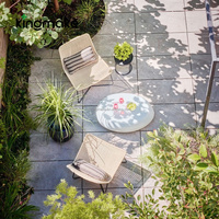 Table basse moderne en béton durable, forme pierre, pour balcon et terrasse d'hôtel, idéale pour un usage quotidien