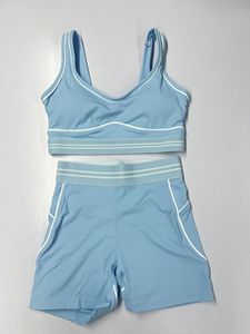 ชุดออกกำลังกายผู้หญิงสองชิ้น ดีไซน์หรูทันสมัย เสื้อโยคะแบบเวสต์ บราออกกำลังกาย กางเกงขาสั้นเอวสูง ผ้าสเตรช ชุดฟิตเนส ชุดออกกำลังกาย - Product Image 1