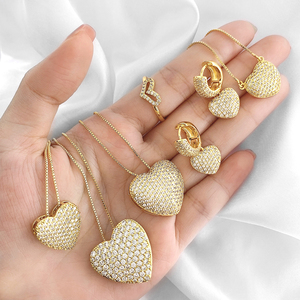 Collier Cœur Micro-Pavé en Zircon Cubique Plaqué Or, Pendentif Cœur Grande et Petite Taille, Chaîne Quotidienne pour Superposition, Vente en Gros - Product Image 4